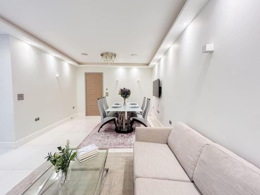 Stylish And Spacious In Prime Apartment London