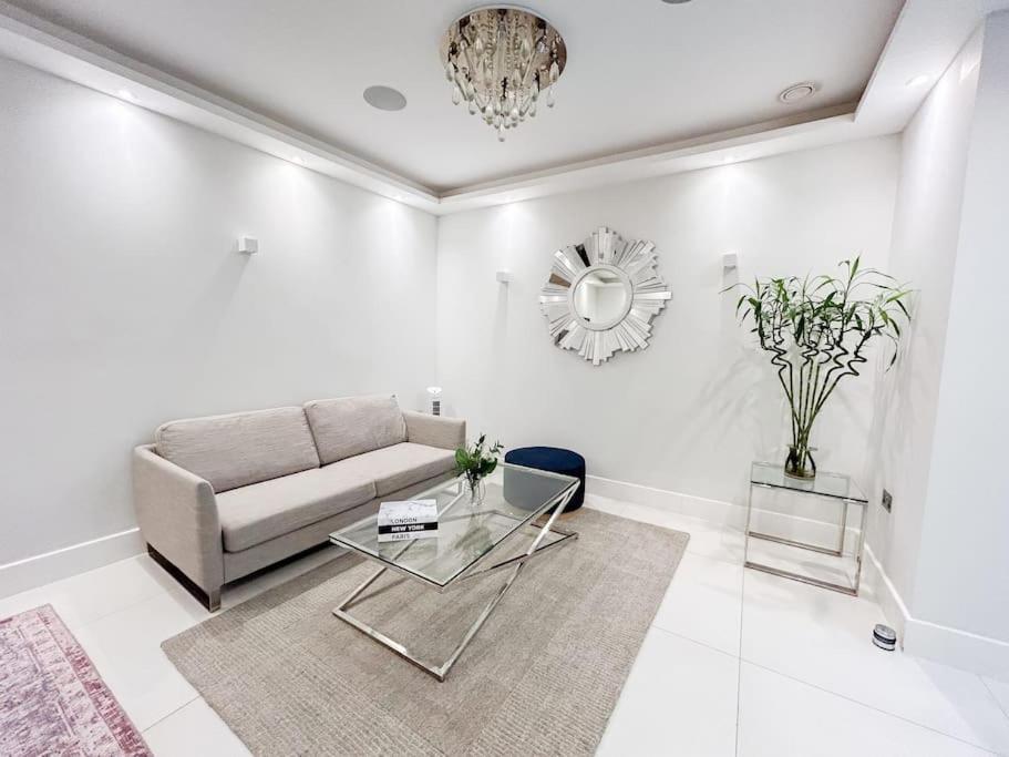 Apartment Stylish And Spacious In Prime London