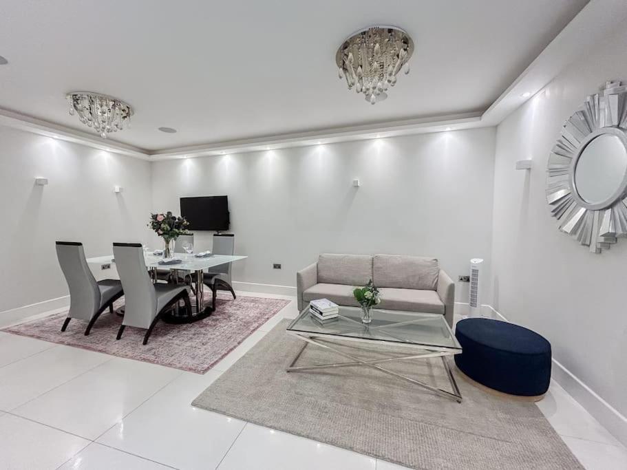 Stylish And Spacious In Prime Apartment London