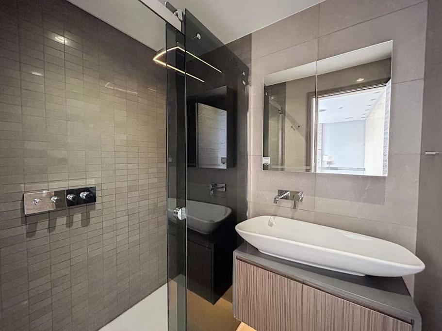 Stylish And Spacious In Prime London