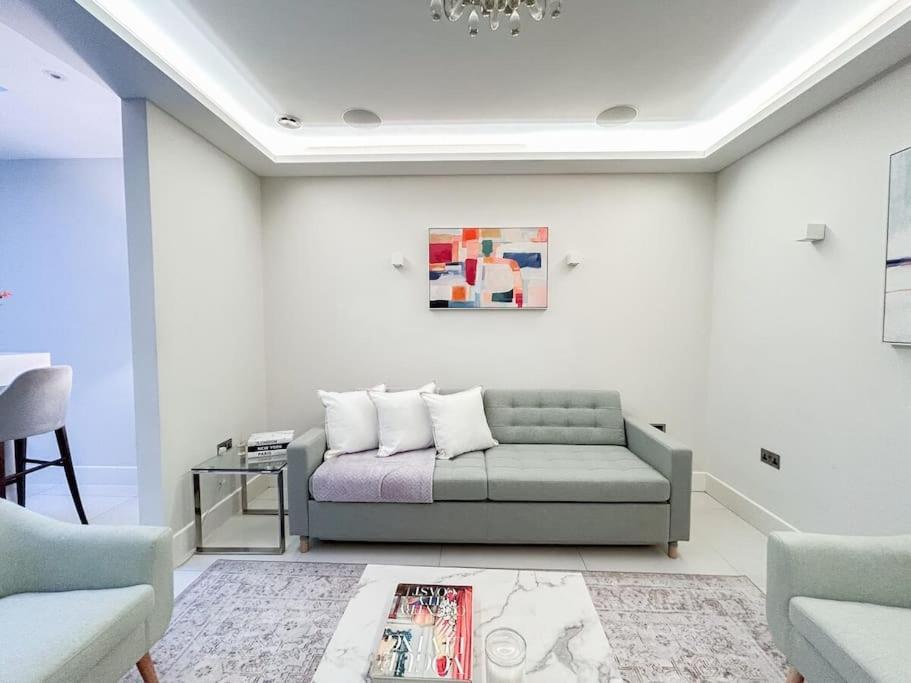 Stylish And Spacious In Prime