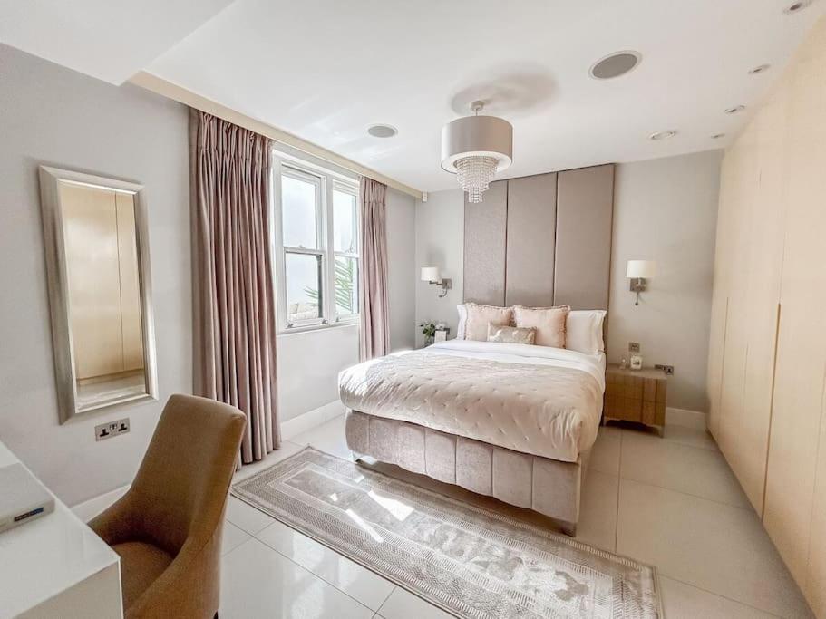 Stylish And Spacious In Prime *