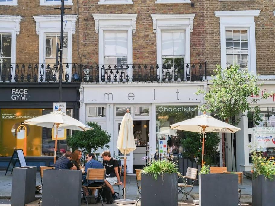 Stylish And Spacious In Prime * London