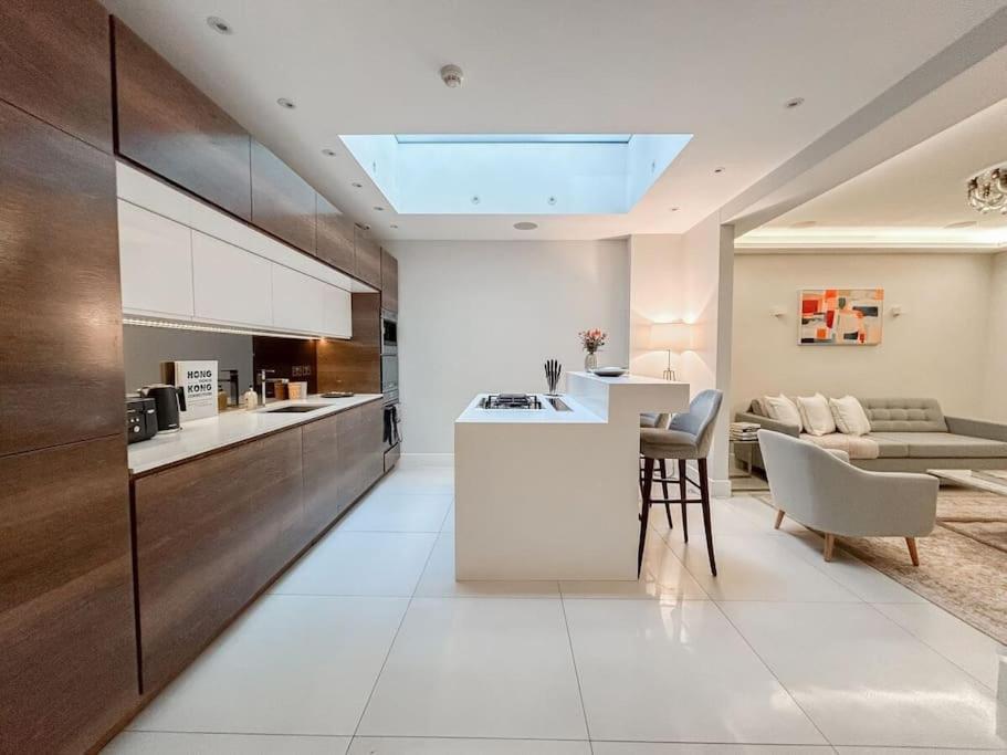 Stylish And Spacious In Prime Apartment London