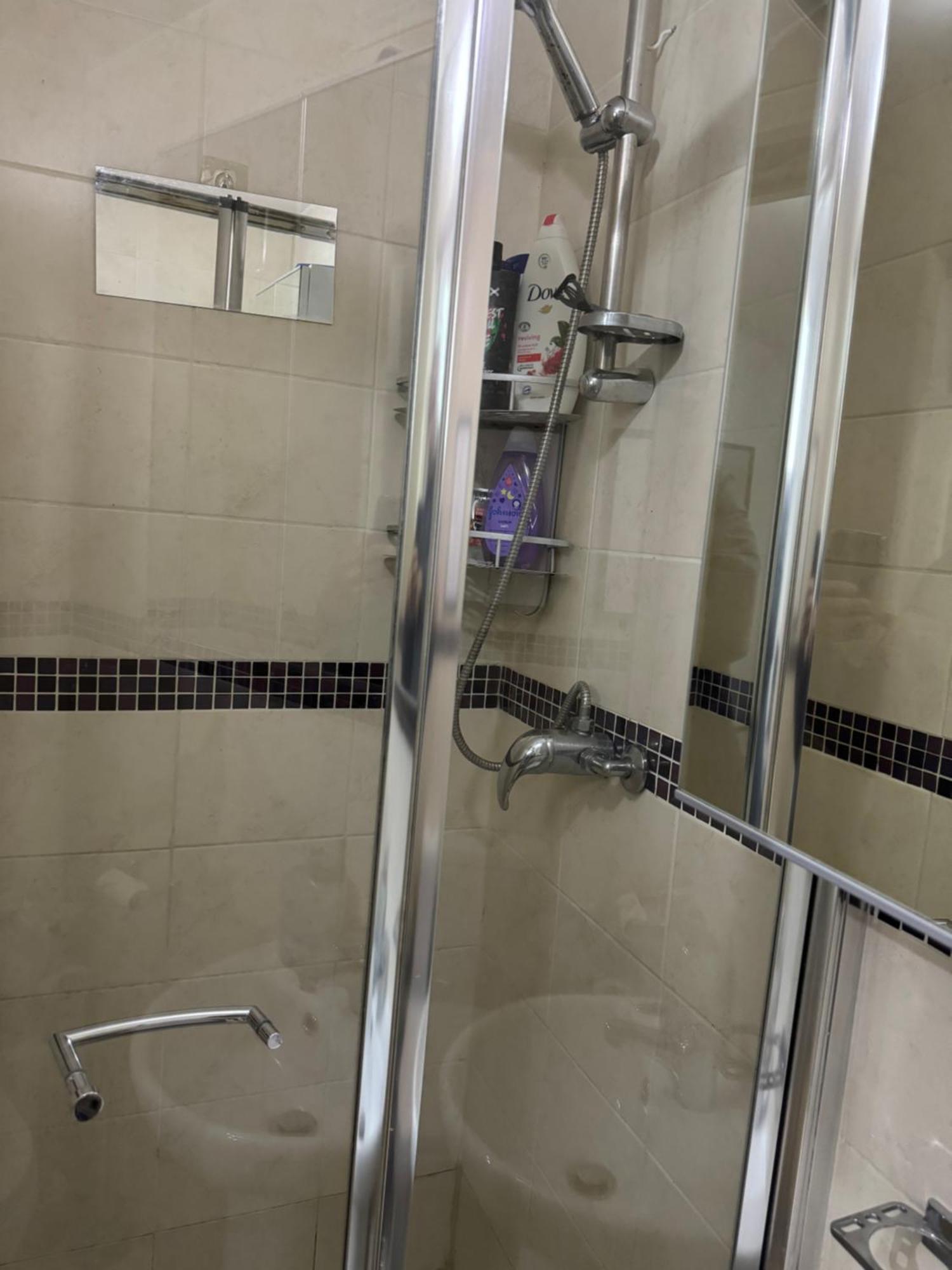 Double Bed With En-suite & Free Parking In Cricklewood Nw2 * Londen