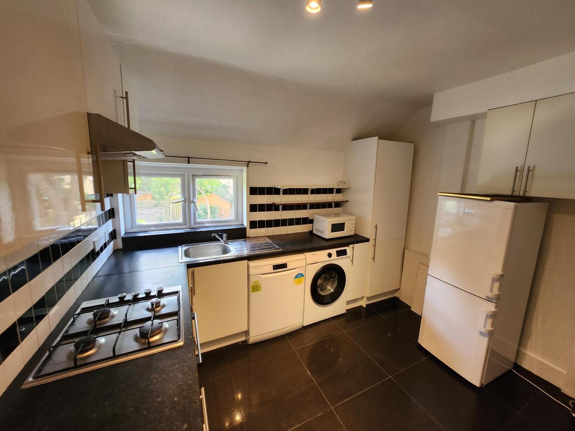 Appartement Flat With Work Station, Monitor, Smart Tv & Netflix *