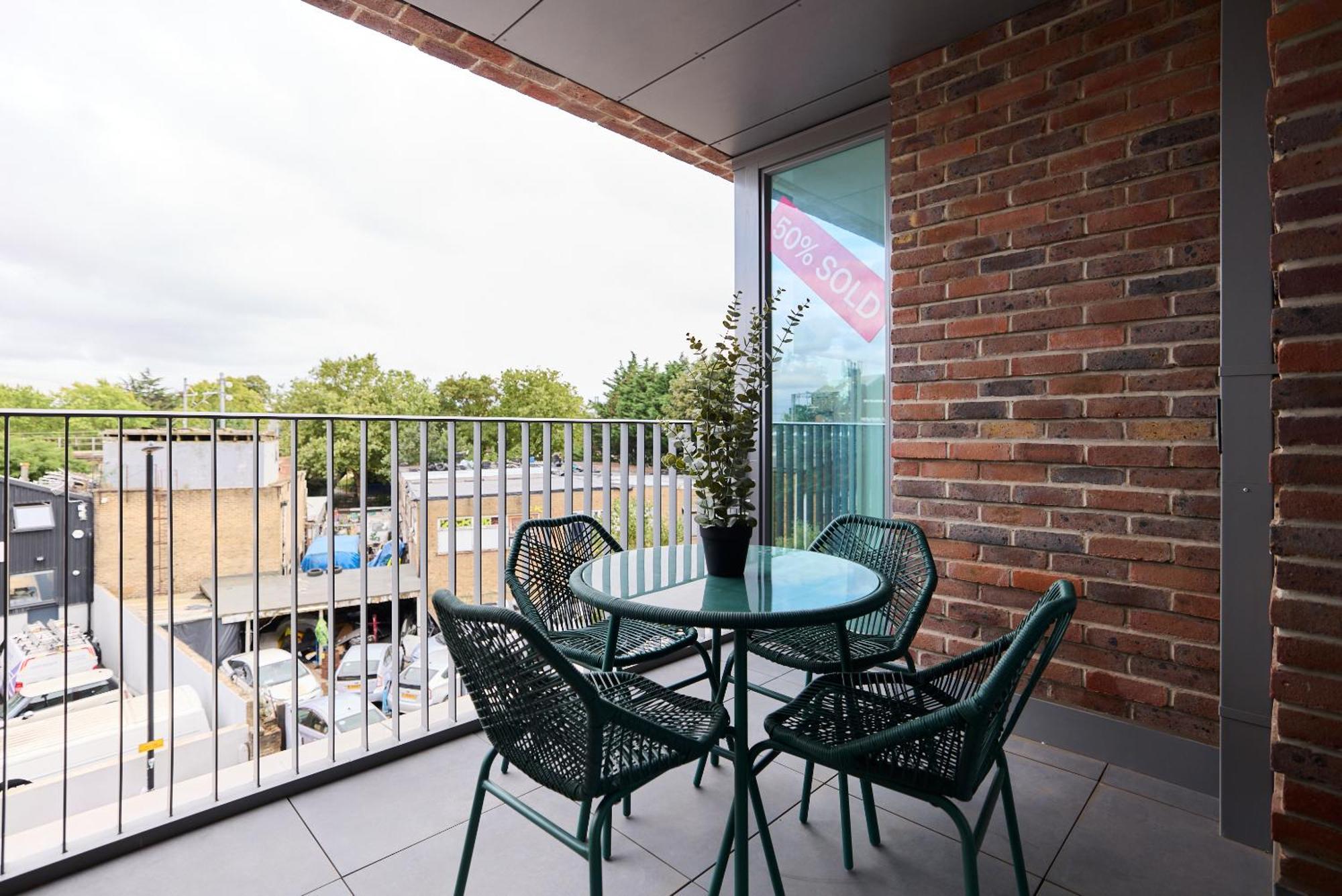 Apartment The Tottenham Retreat - Homely 2bdr Flat With Balcony