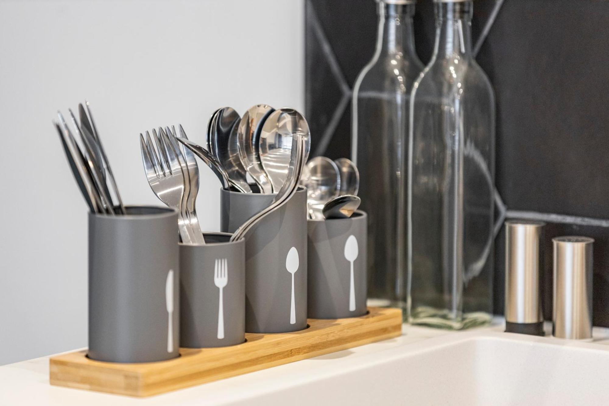 Cityscape Charm Vibrant With Kitchenette Apartment