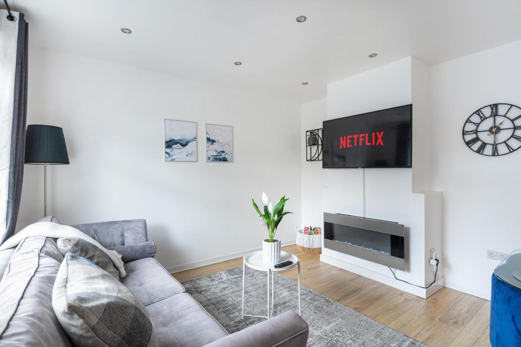 Holiday home Gem - 2 Bed House, 6 Mins From Liverpool Street, Shops & Restaurants London