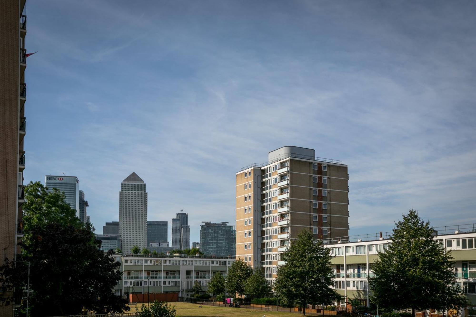 3br Off A13 , Sleeps 6, 2mins To Langdon Dlr,free Parking London