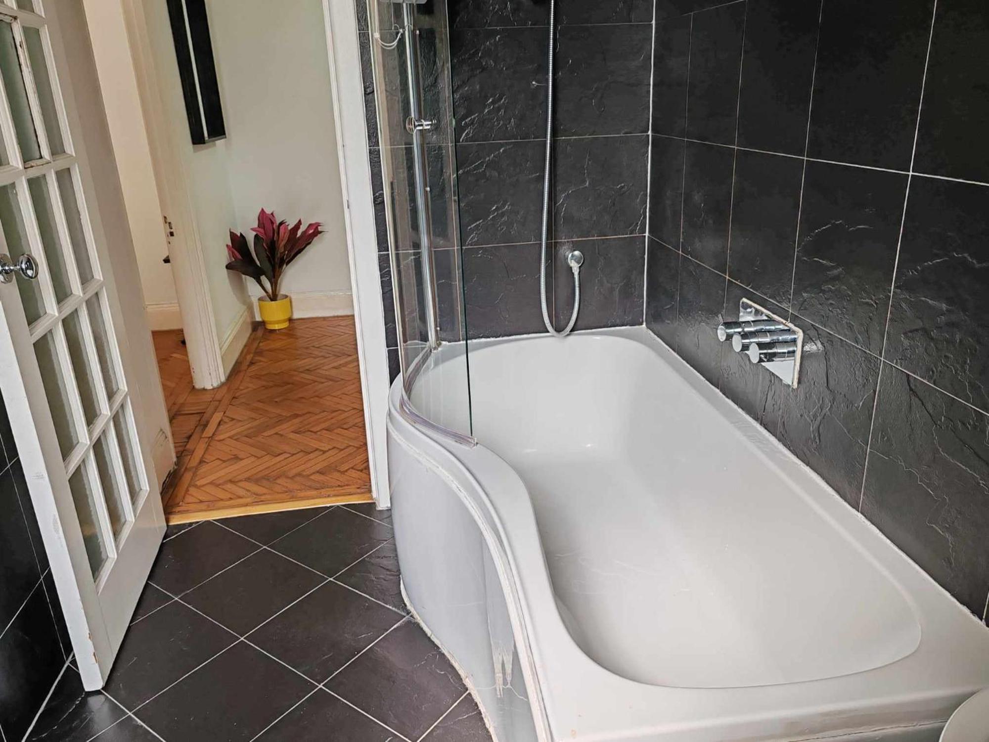 One Bedroom By Bayswater, Hyde Park * Londen