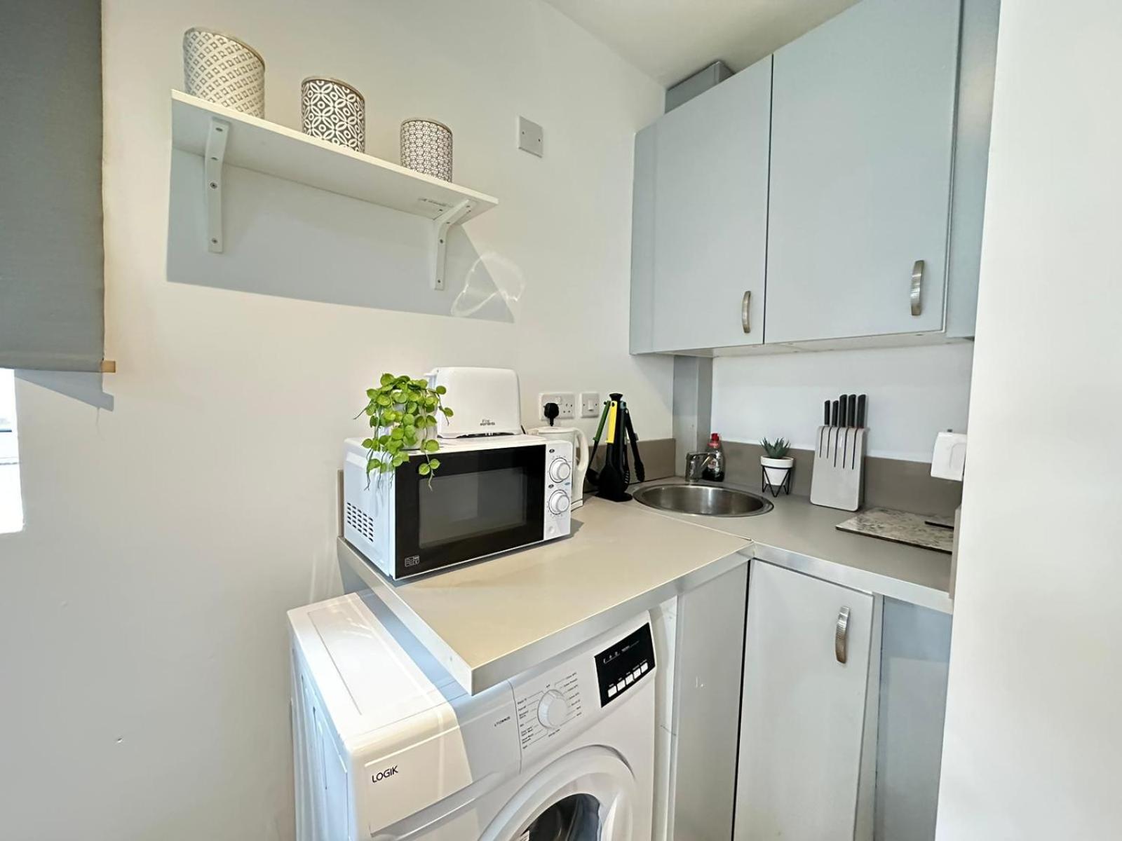 Comfortable Studio Harrow Road London