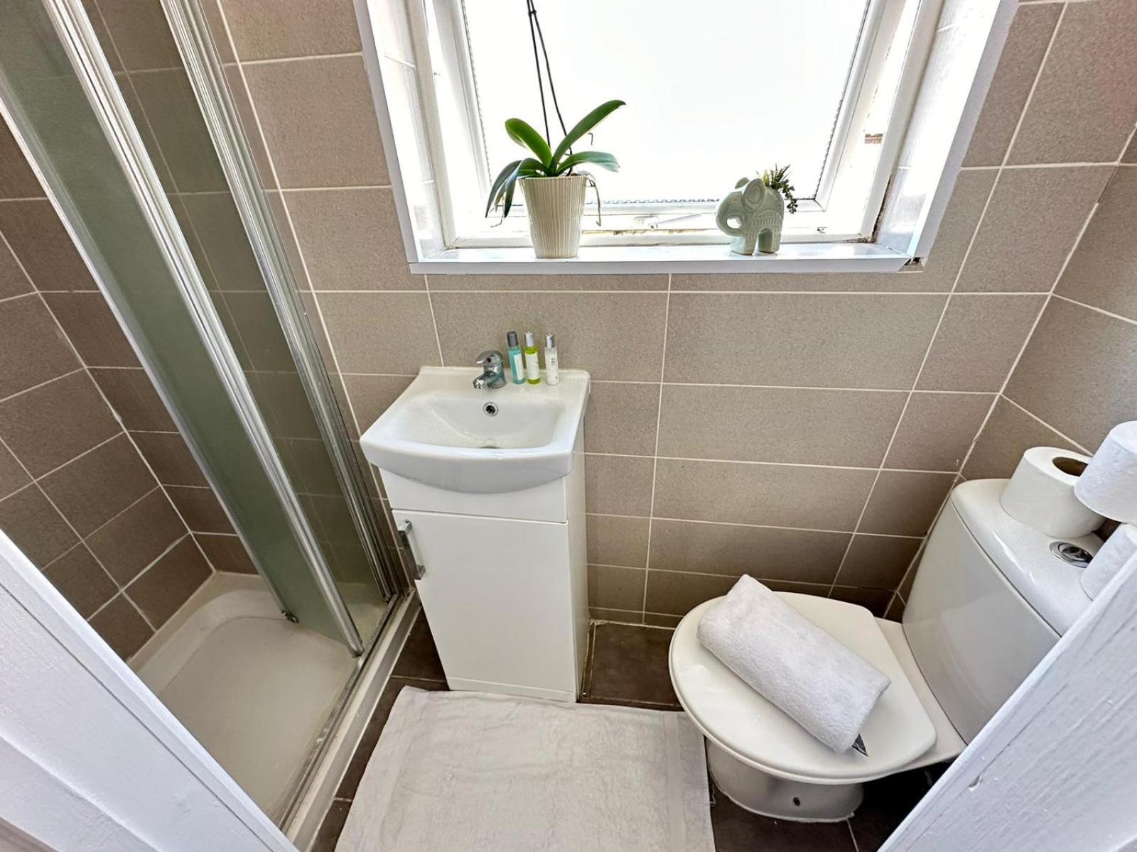 Comfortable Studio Harrow Road London