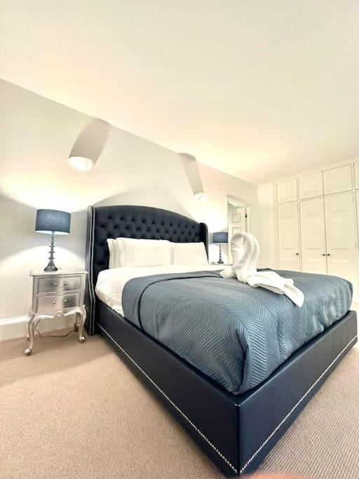 Charming 3 Bed Luxury Flat In Apartment