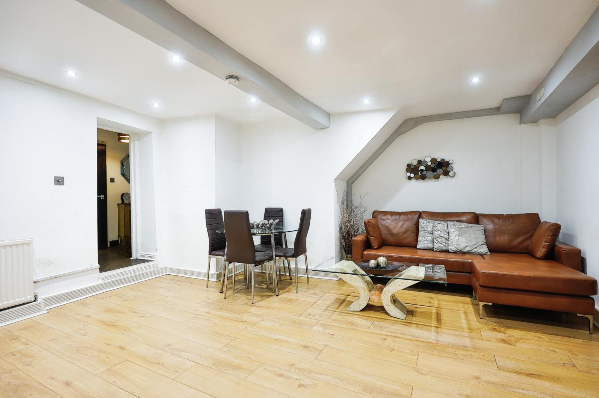 Modern Comfy And 5 Star Location Doublebeds Apartamento