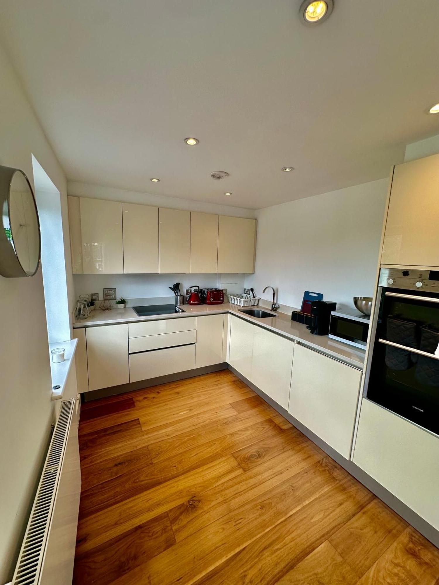 Large, Family Friendly 3-bed Flat In Wood Londen