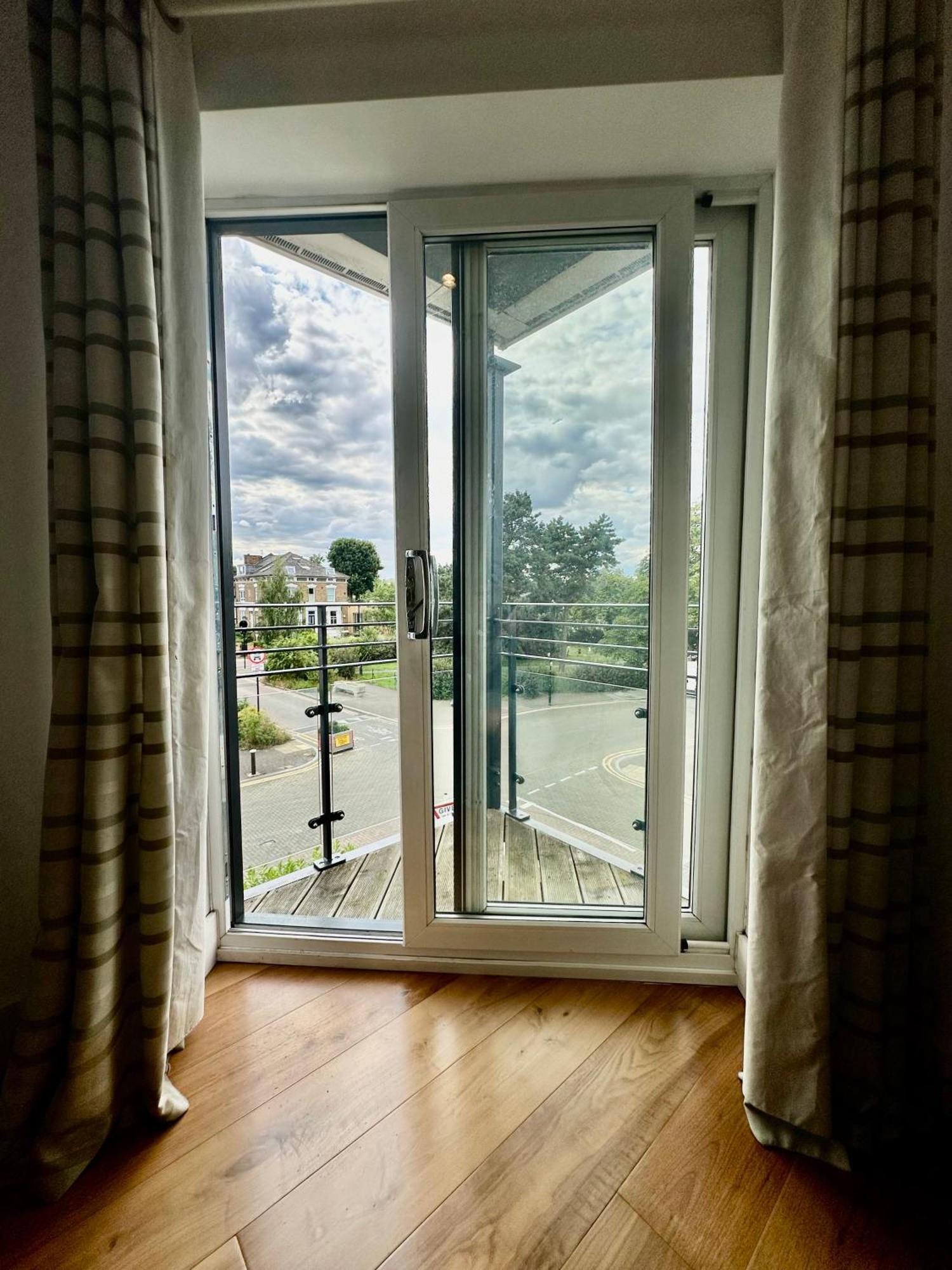 Appartement Large, Family Friendly 3-bed Flat In Wood *