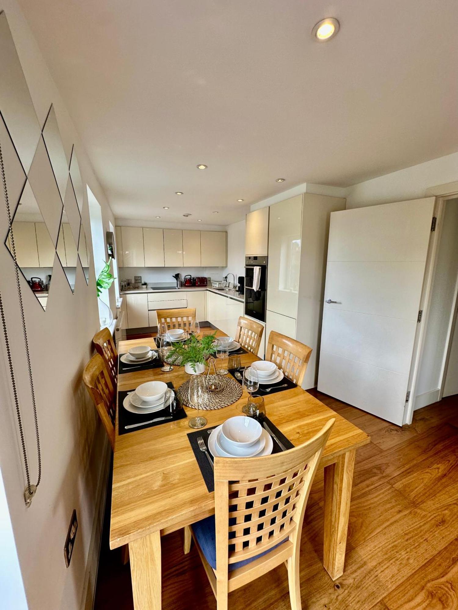 Large, Family Friendly 3-bed Flat In Wood Appartement Londen