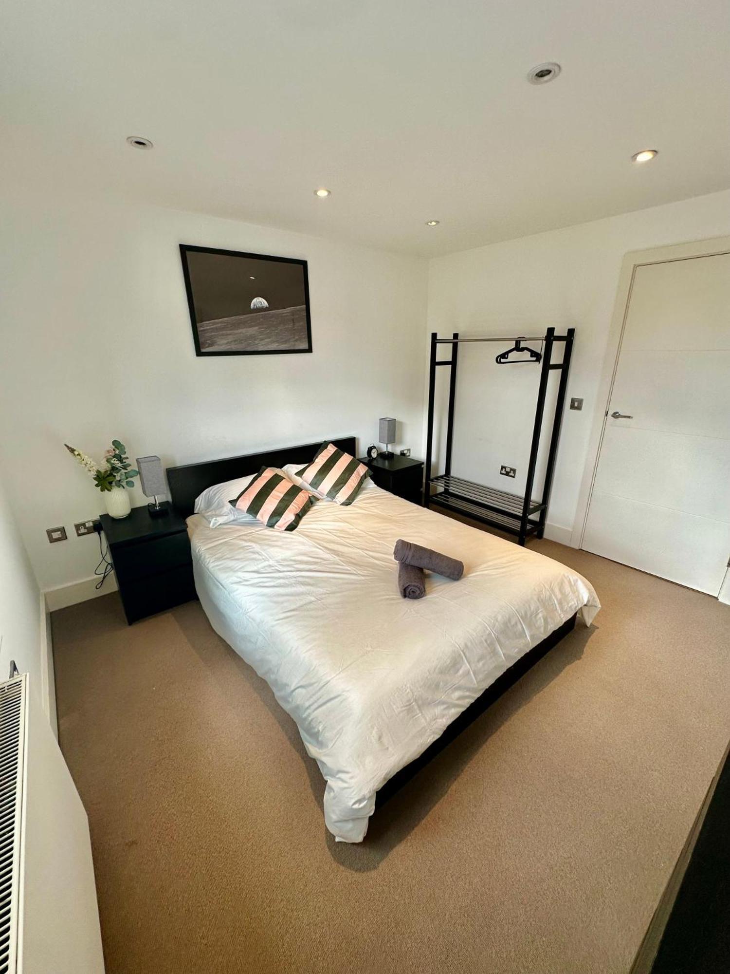 Large, Family Friendly 3-bed Flat In Wood