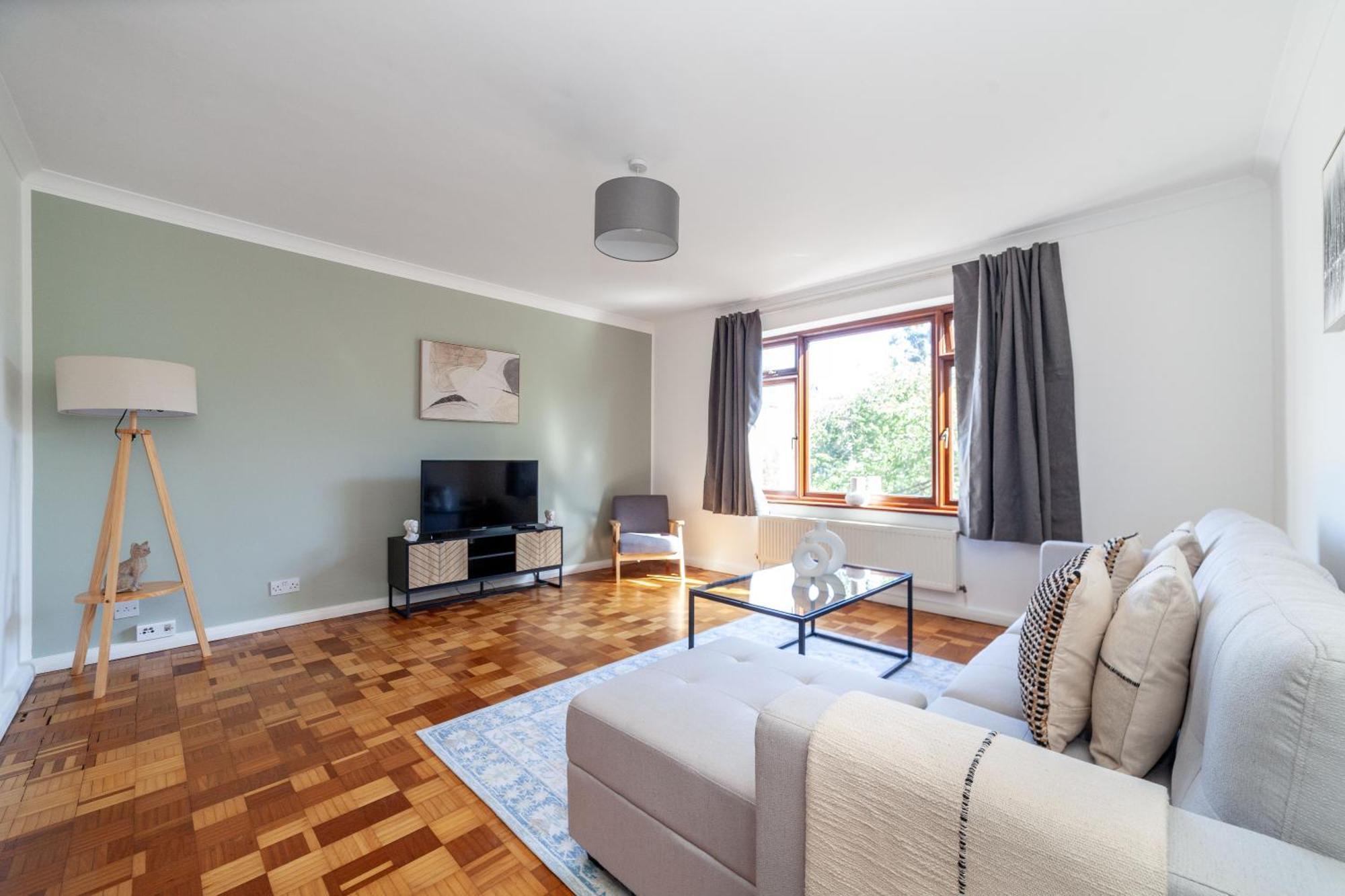 The Ealing Collection Apartment *