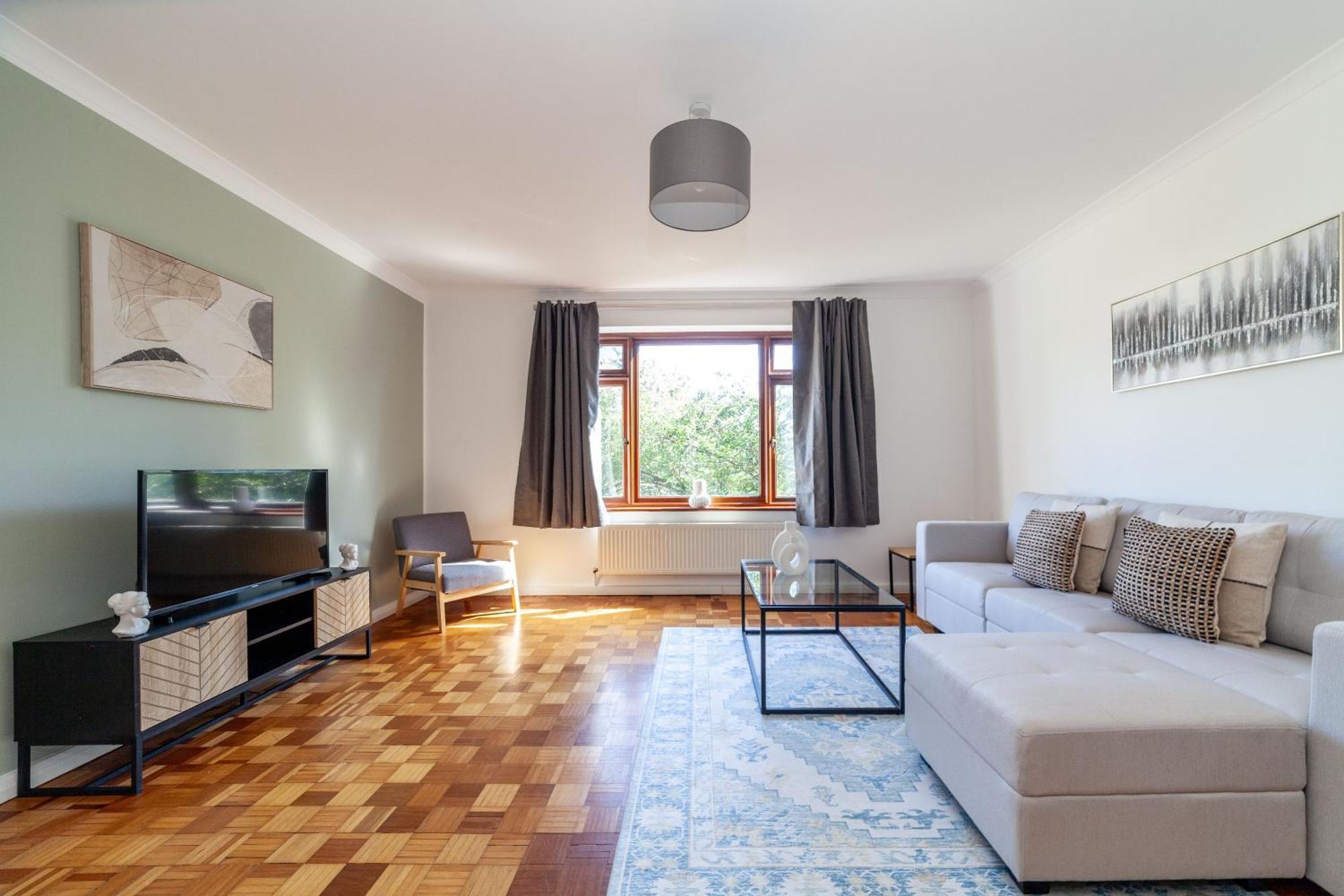 Apartment The Ealing Collection London