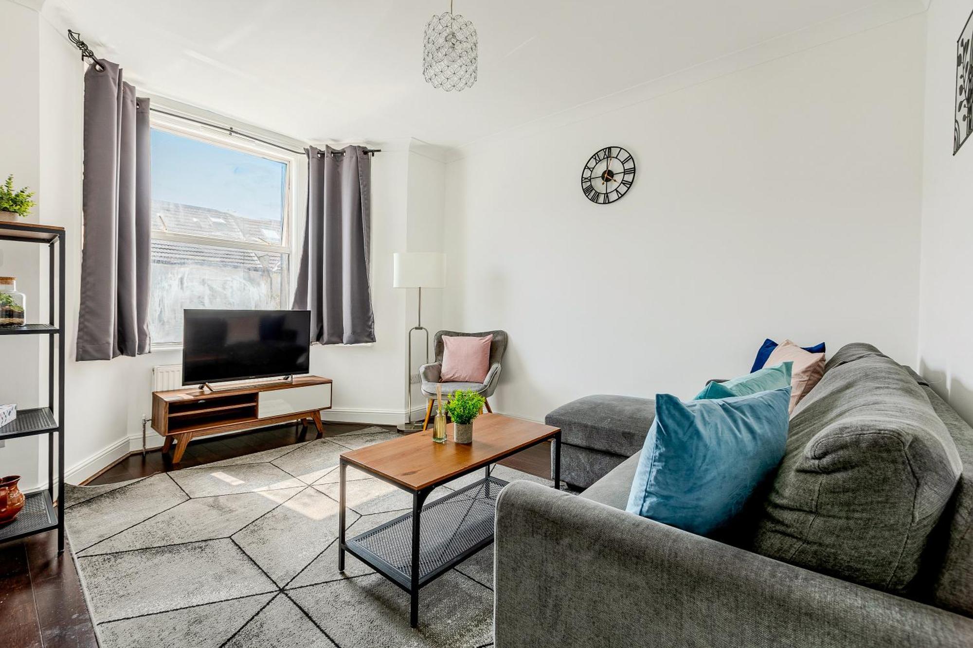 Bright 2br Flat, Forest Gate, East Apartment *