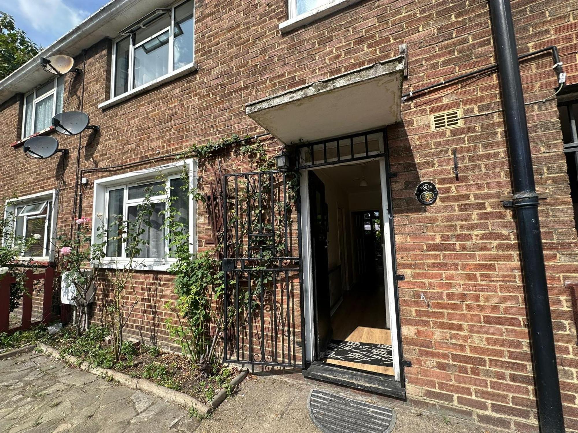 Whitechapel R2 Guest house London