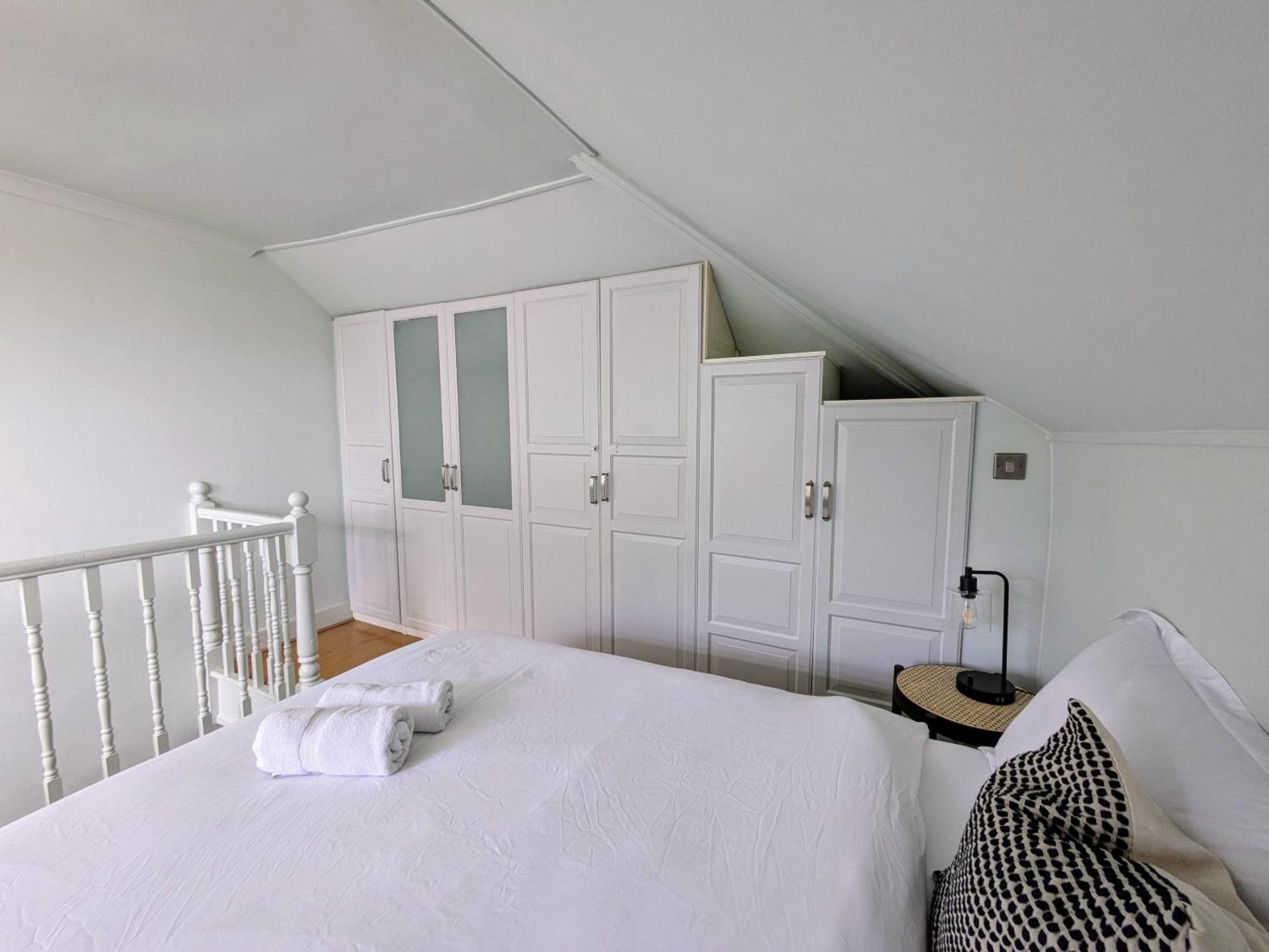 Charming Bright 2-bed Heritage Flat, Battersea Park, Apartamento *