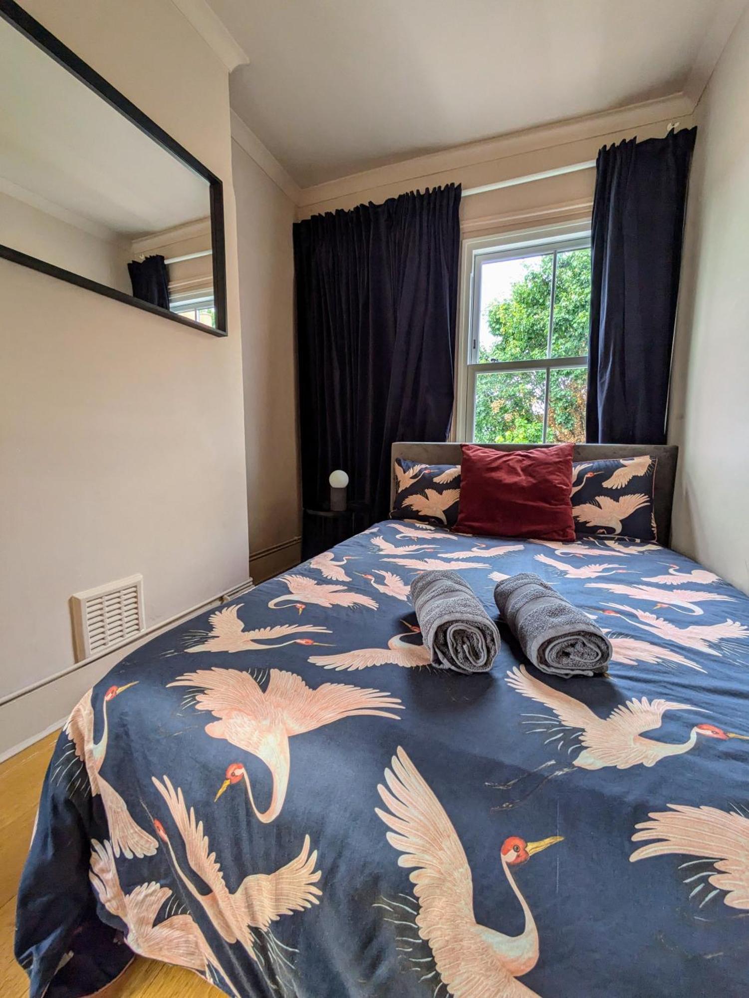 Charming Bright 2-bed Heritage Flat, Battersea Park, London