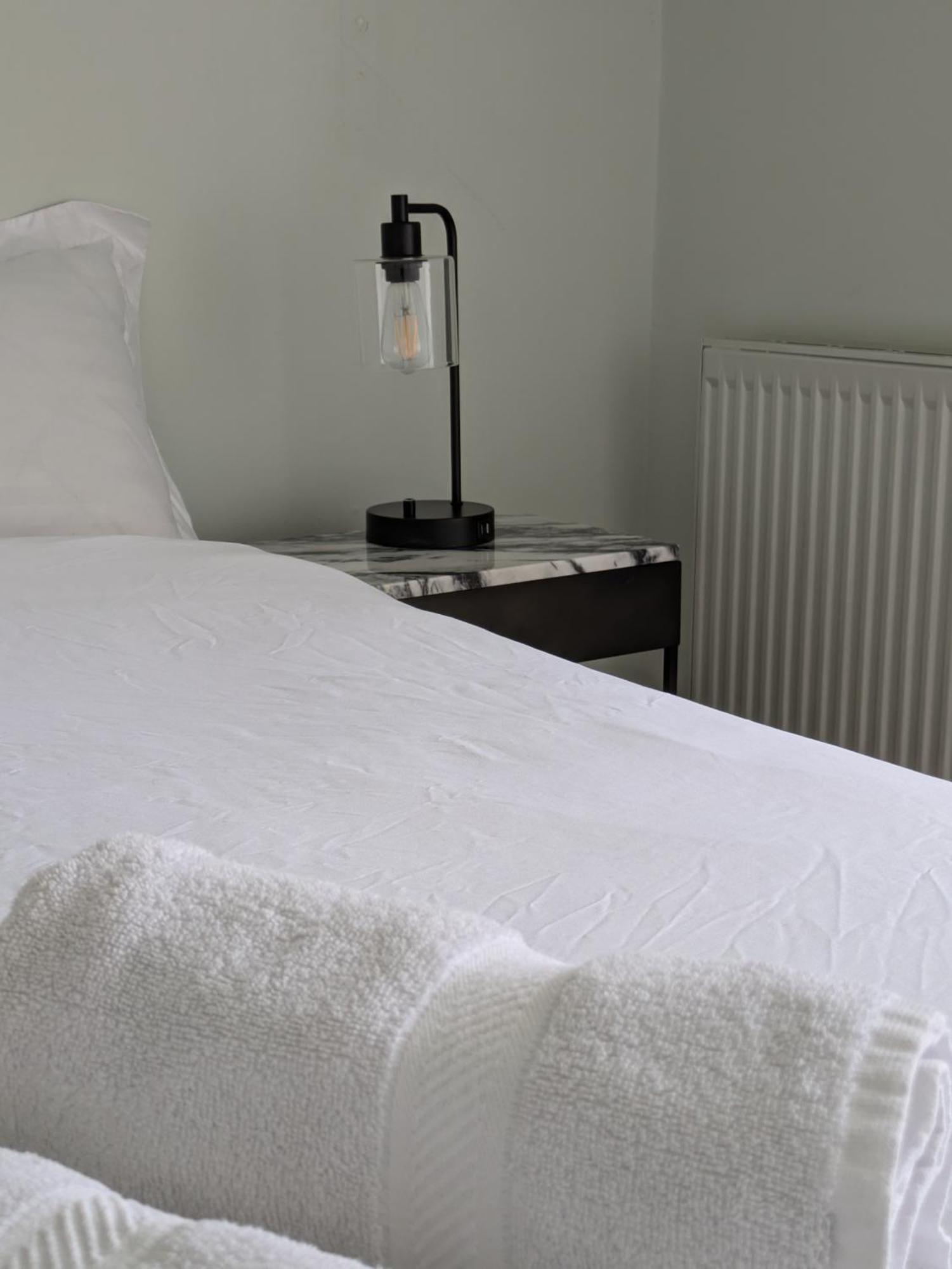 Charming Bright 2-bed Heritage Flat, Battersea Park, Apartamento Londres