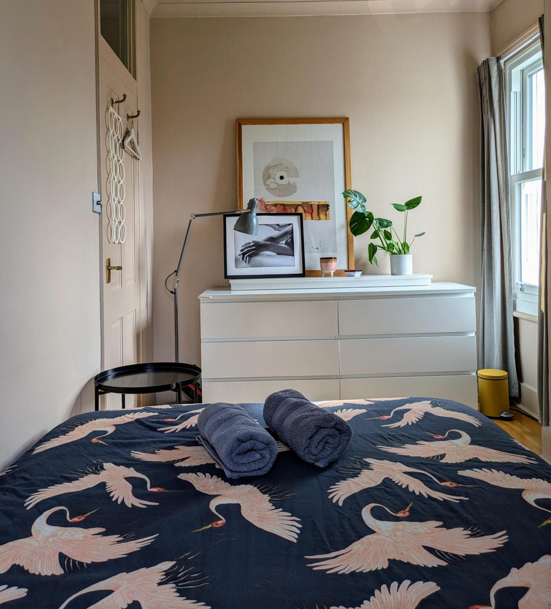 Charming Bright 2-bed Heritage Flat, Battersea Park, Apartamento Londres
