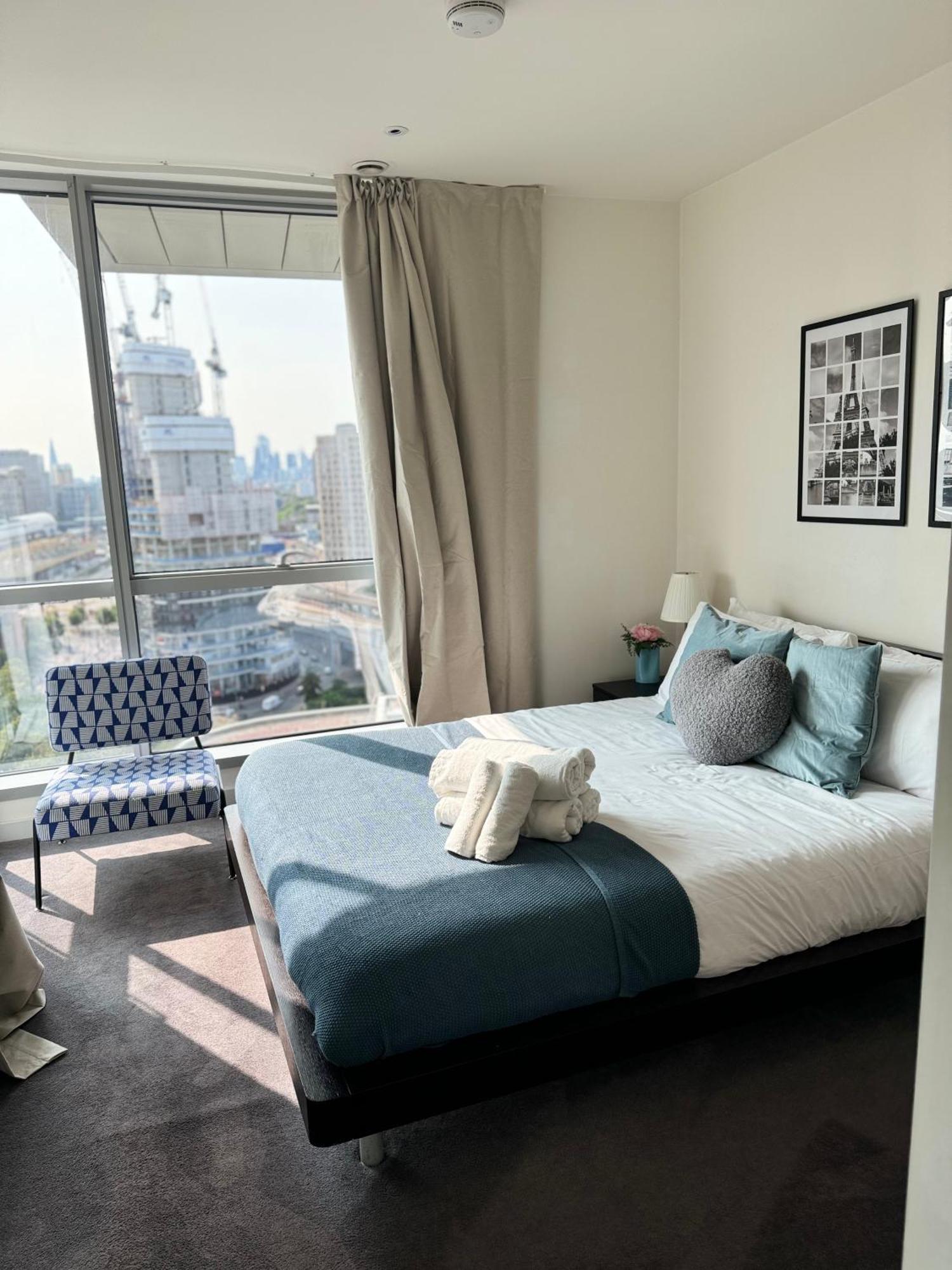 Scenic View 1-bed Near Downtown With Free Wifi London