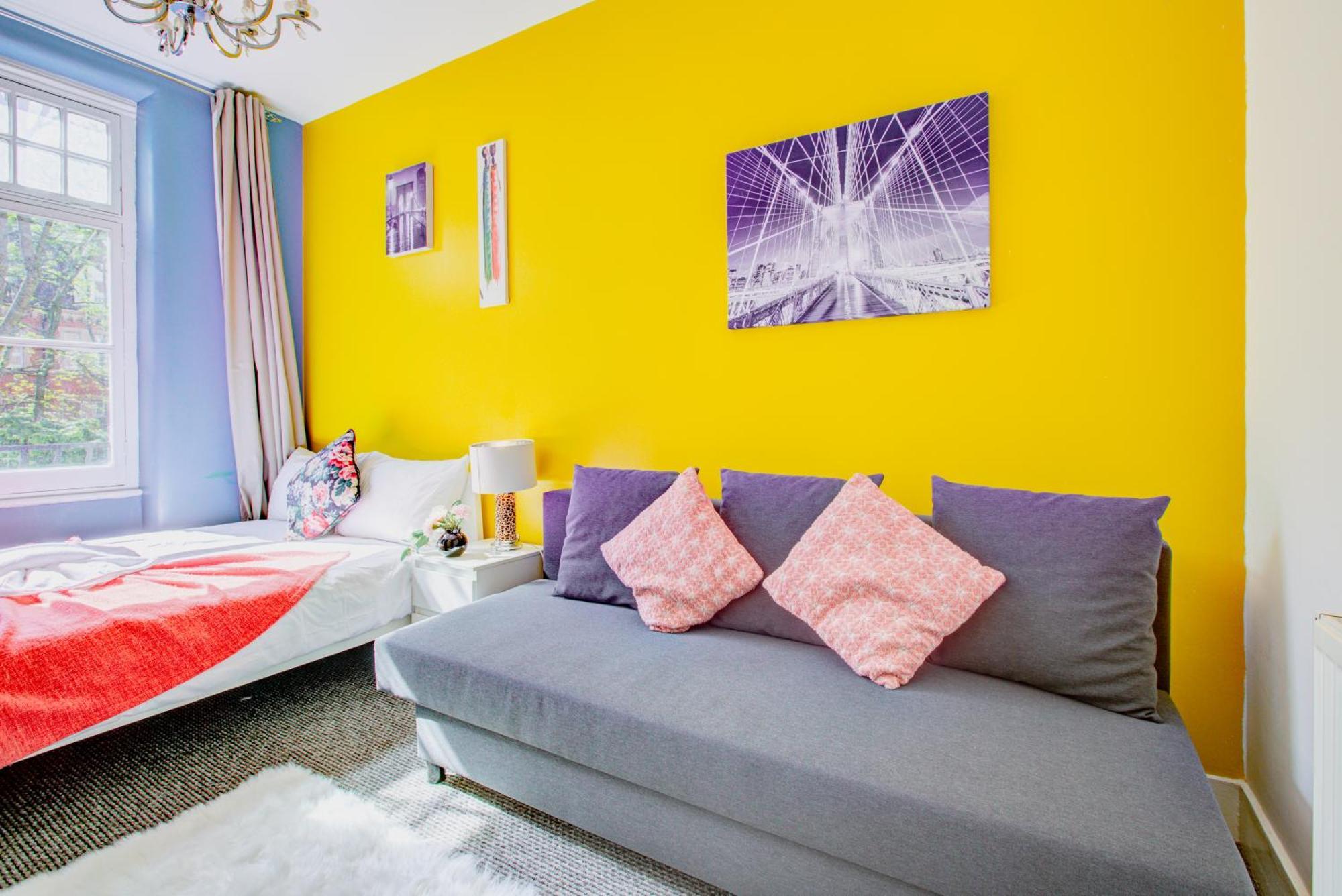 1 Bedroom In Central Apartment *