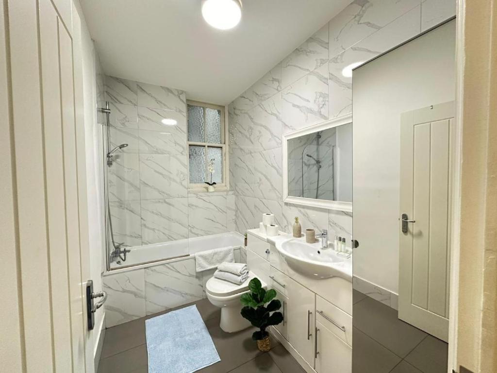 Luxury Four Bedroom Near Oxford Street Apartamento Londres