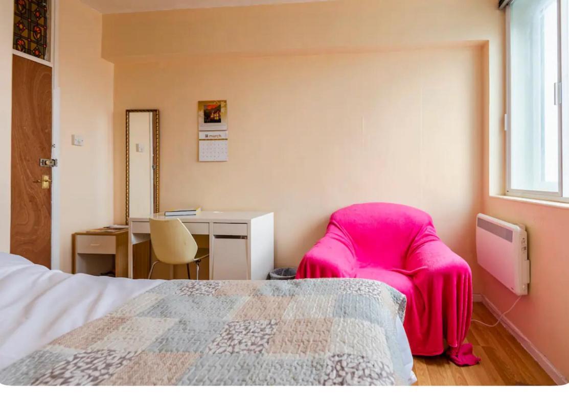 For Solo Travellers In Euston * London