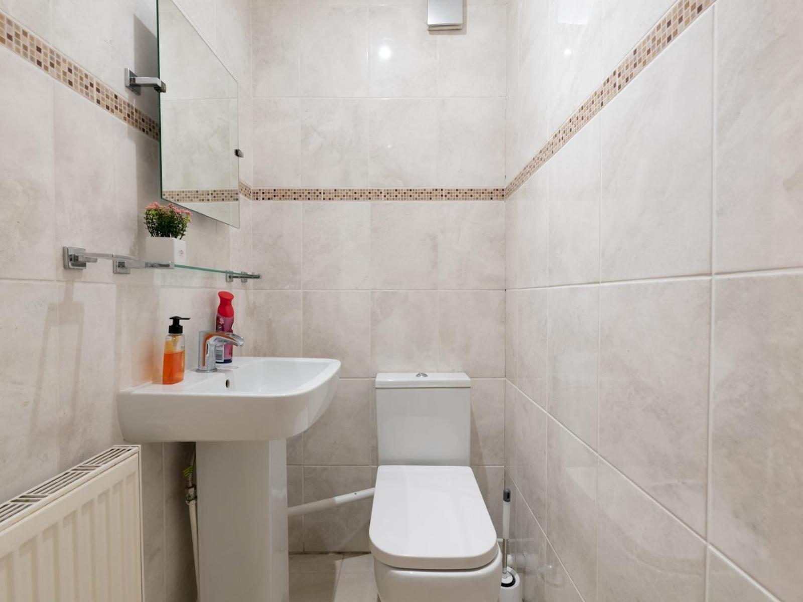 Vakantiehuis 4 Bed House In Greater Parking Pass The Keys *