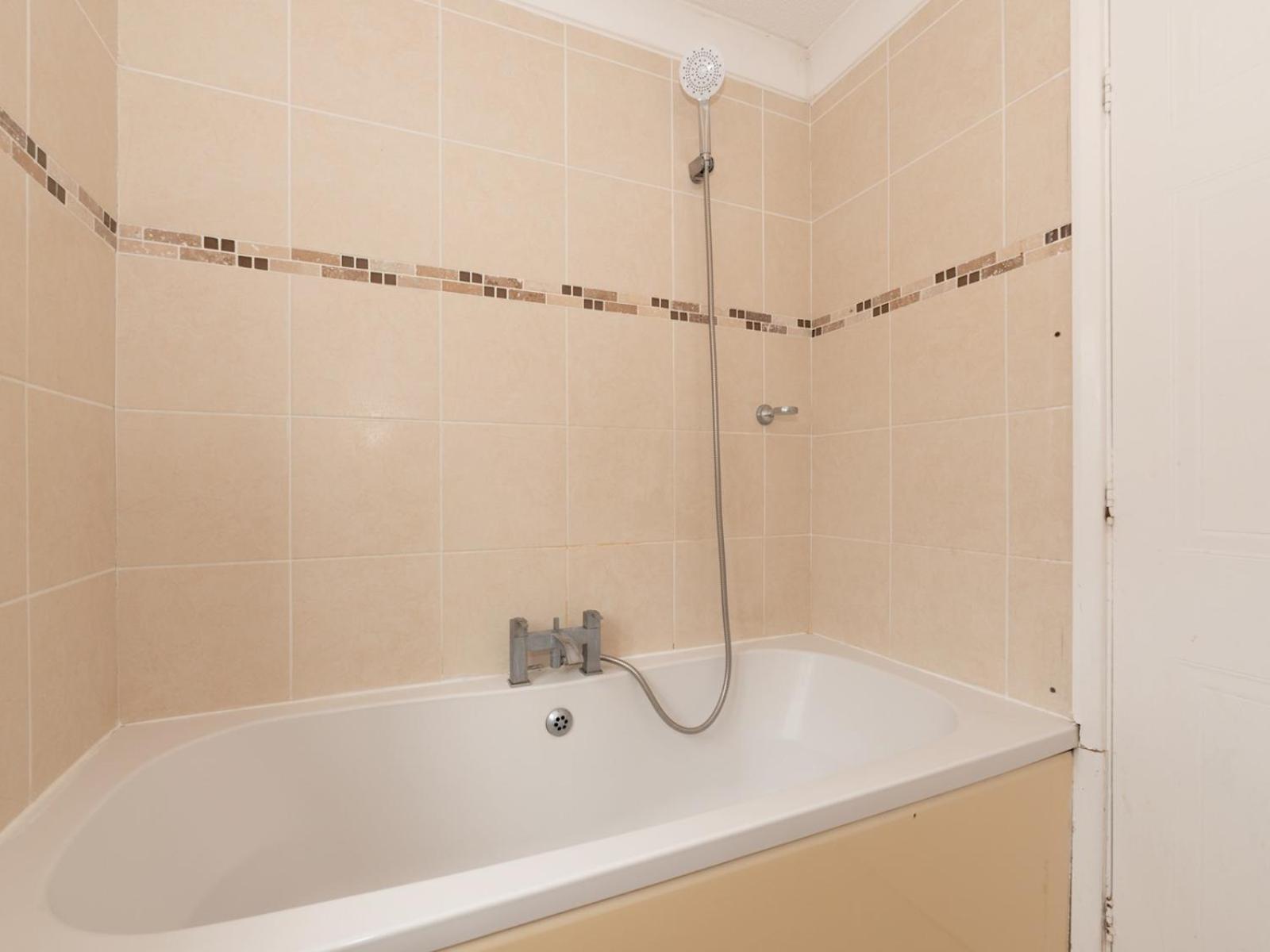 4 Bed House In Greater Parking Pass The Keys Vakantiehuis Londen