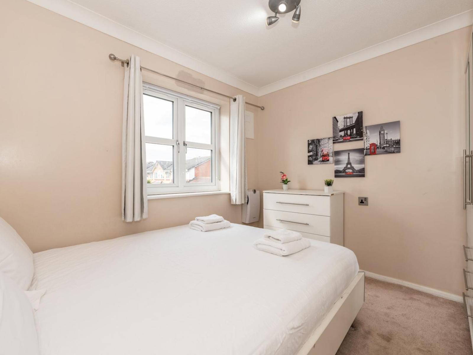 Vakantiehuis 4 Bed House In Greater Parking Pass The Keys *