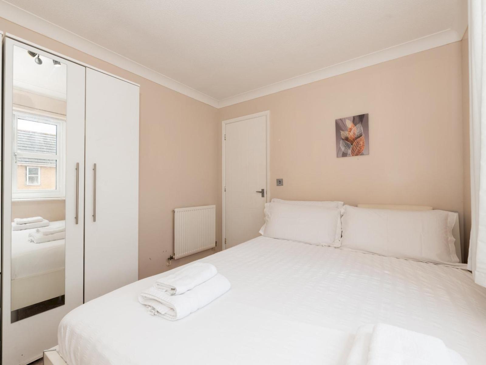 4 Bed House In Greater Parking Pass The Keys Vakantiehuis