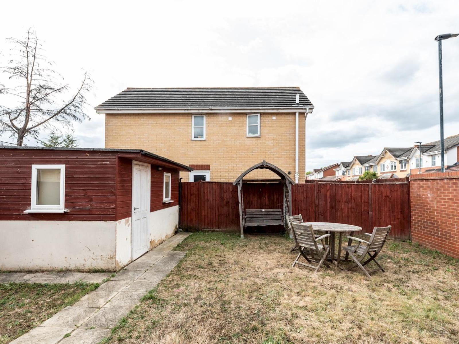 4 Bed House In Greater Parking Pass The Keys Vakantiehuis *