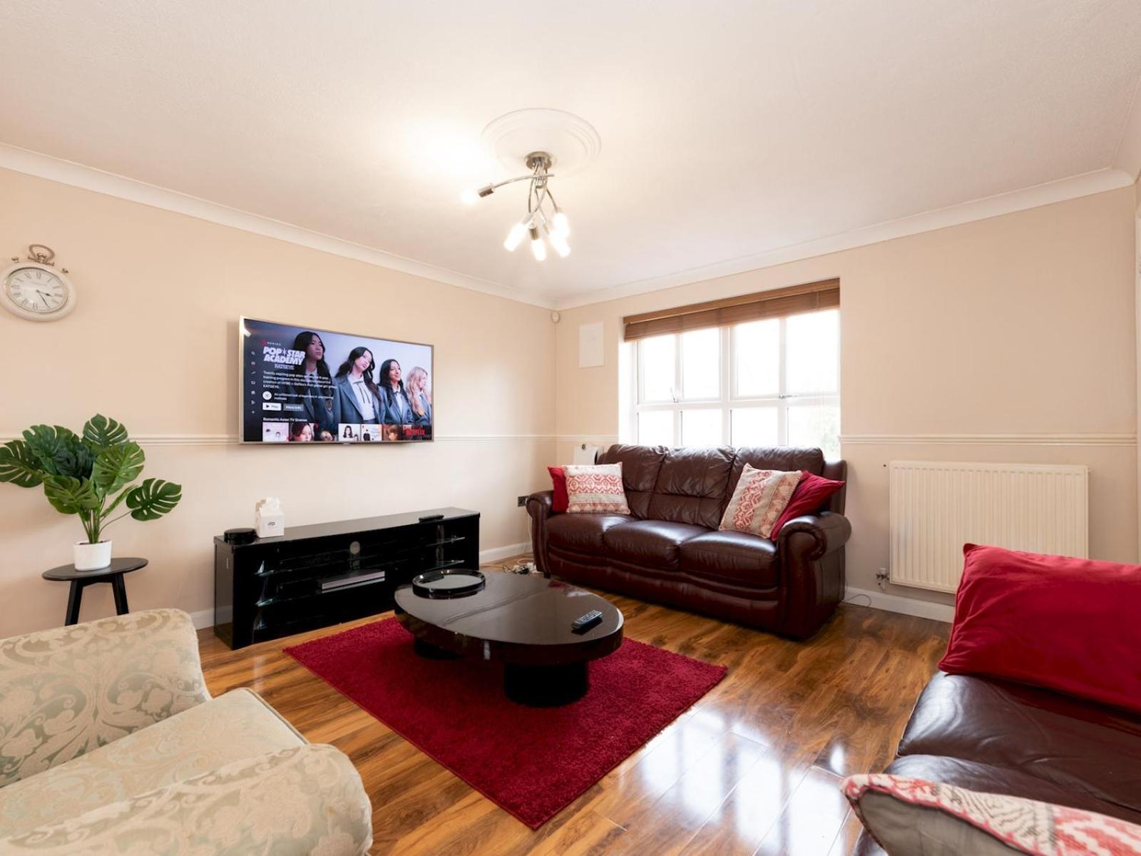 Vakantiehuis 4 Bed House In Greater Parking Pass The Keys Londen