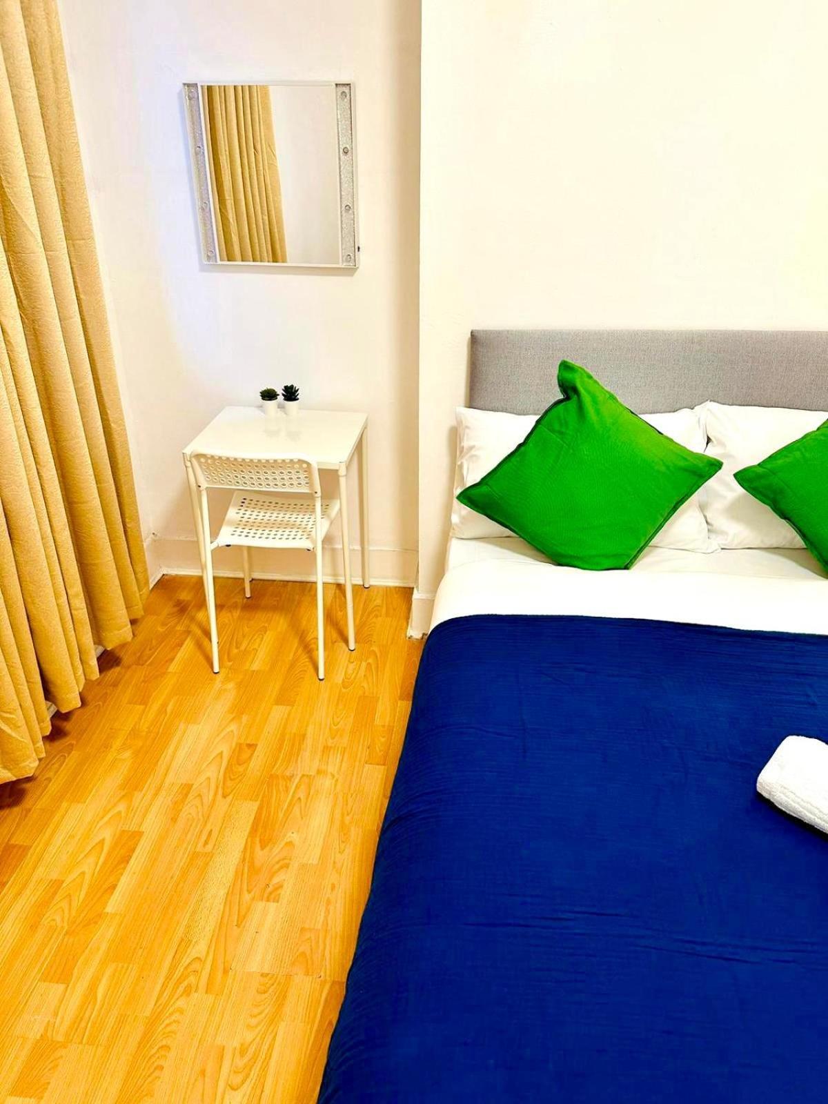 Aldgate East Bed and breakfast *