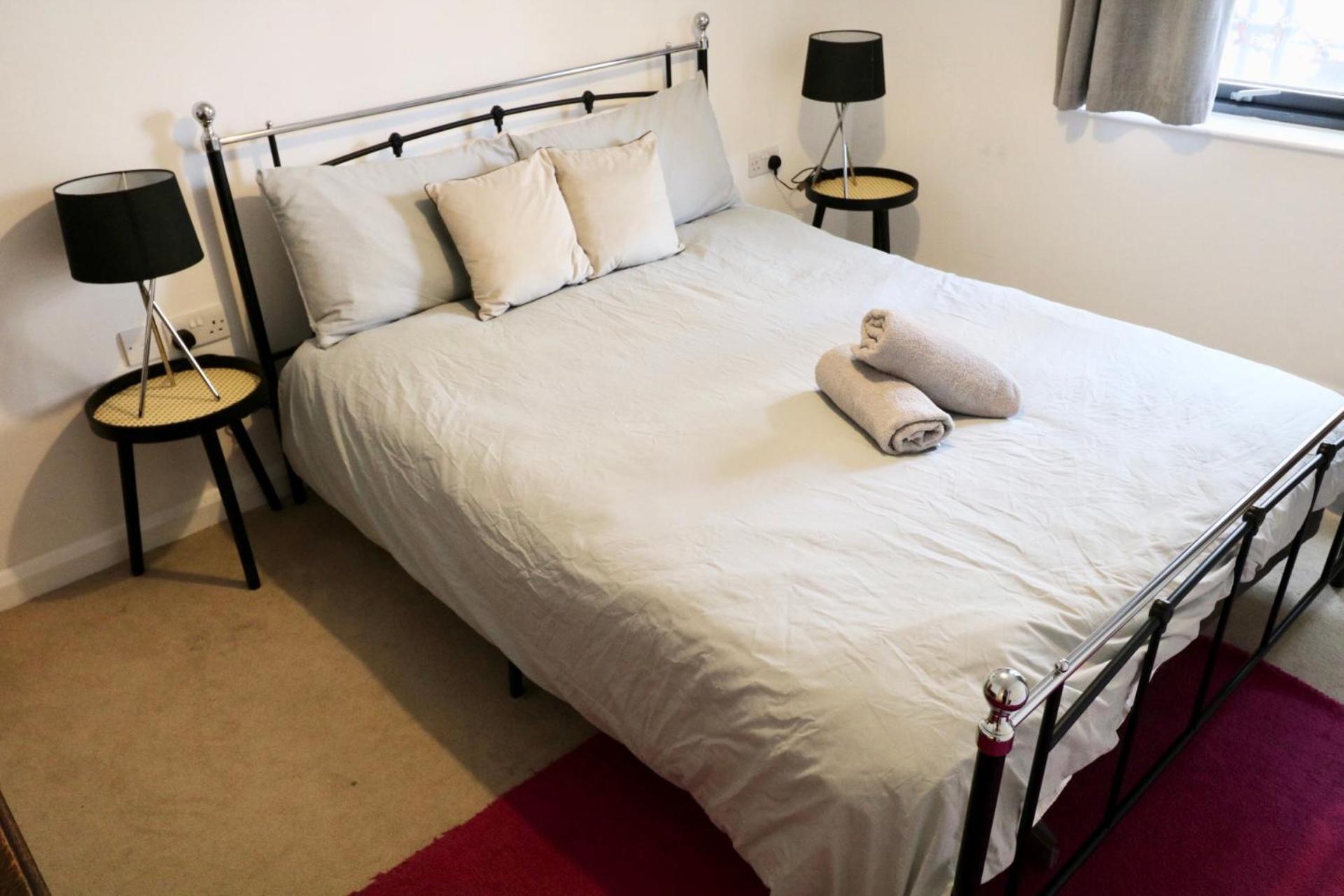 Modern 2 Bed Close To Station Appartement