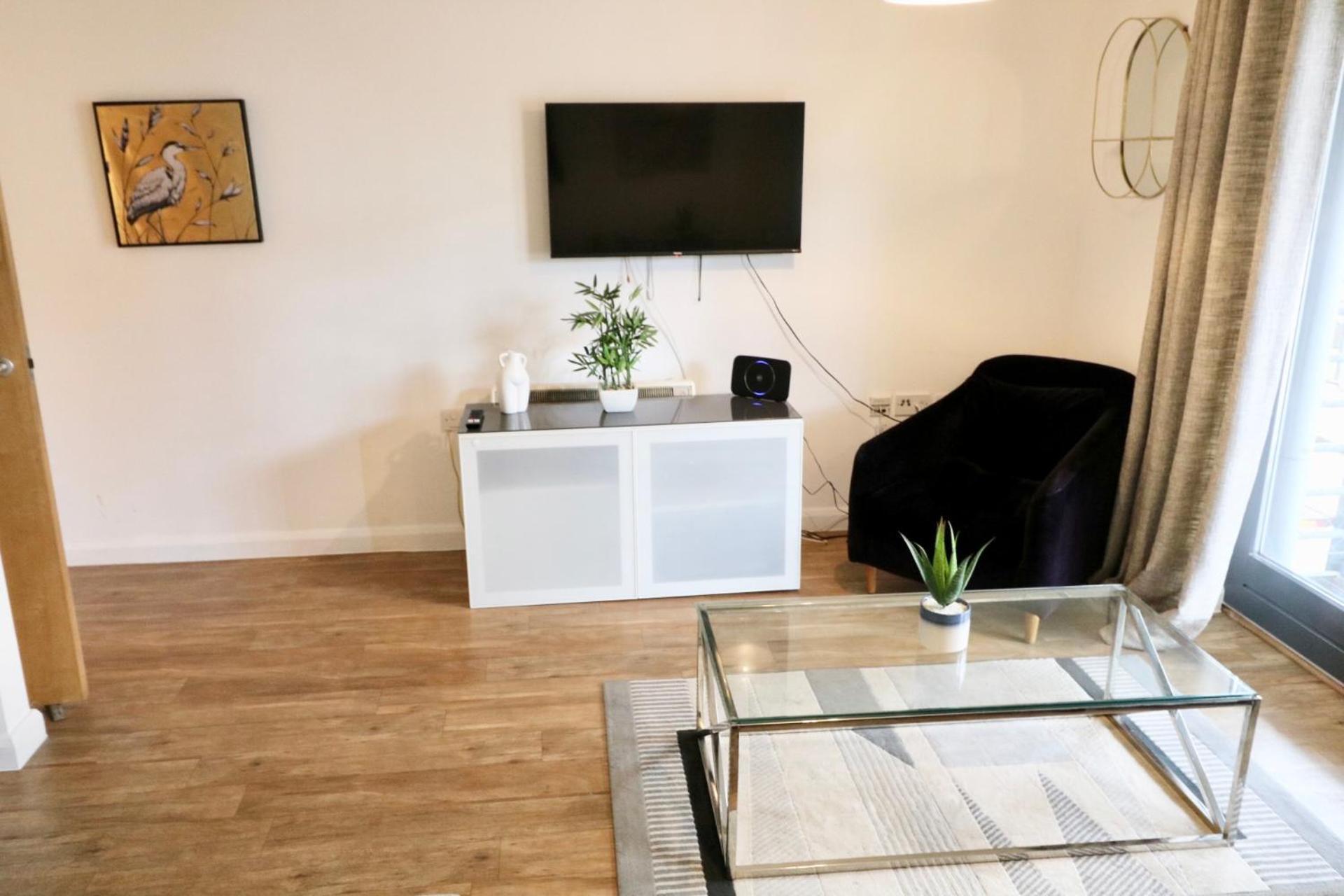 Appartement Modern 2 Bed Close To Station Londen