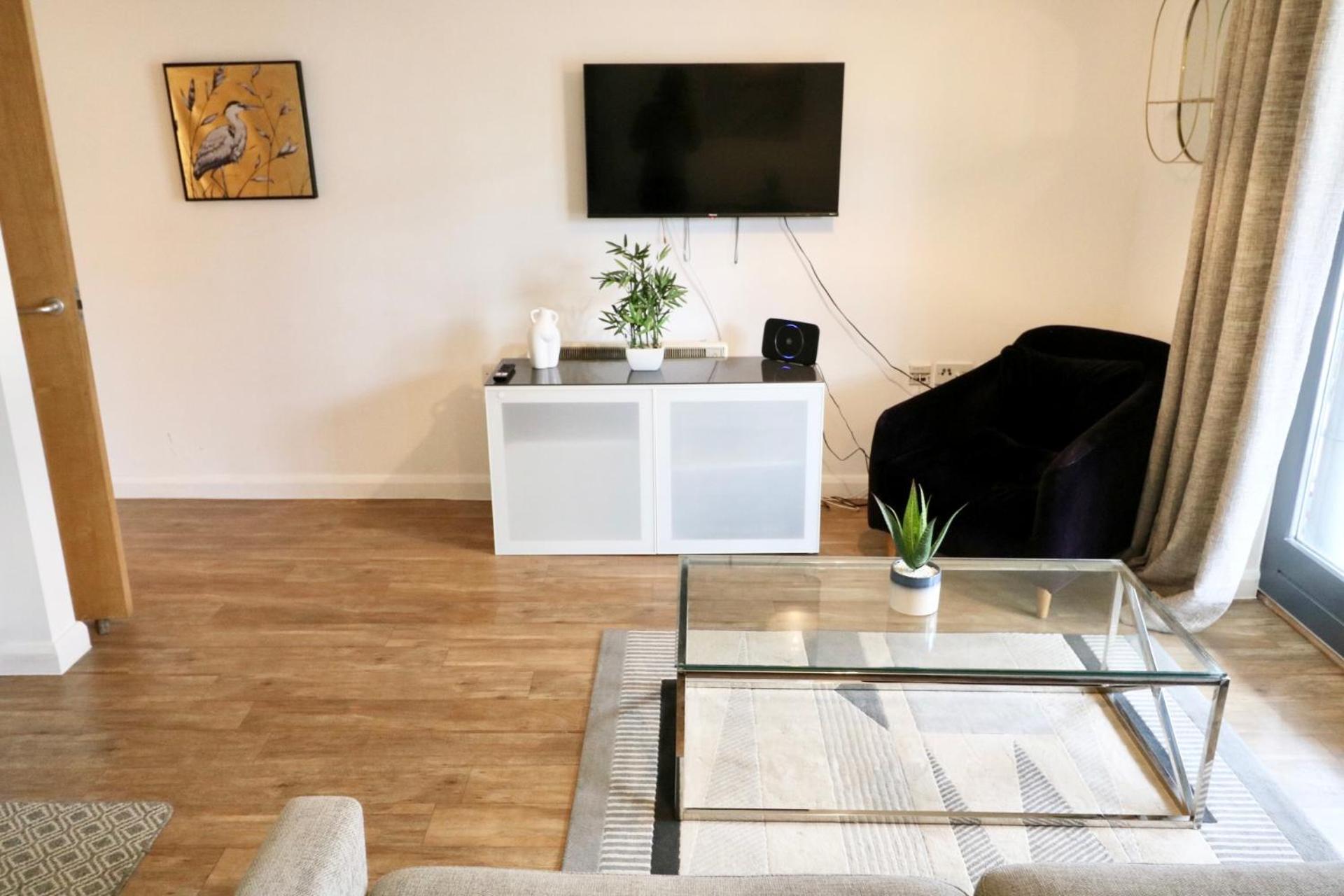 Modern 2 Bed Close To Station Appartement