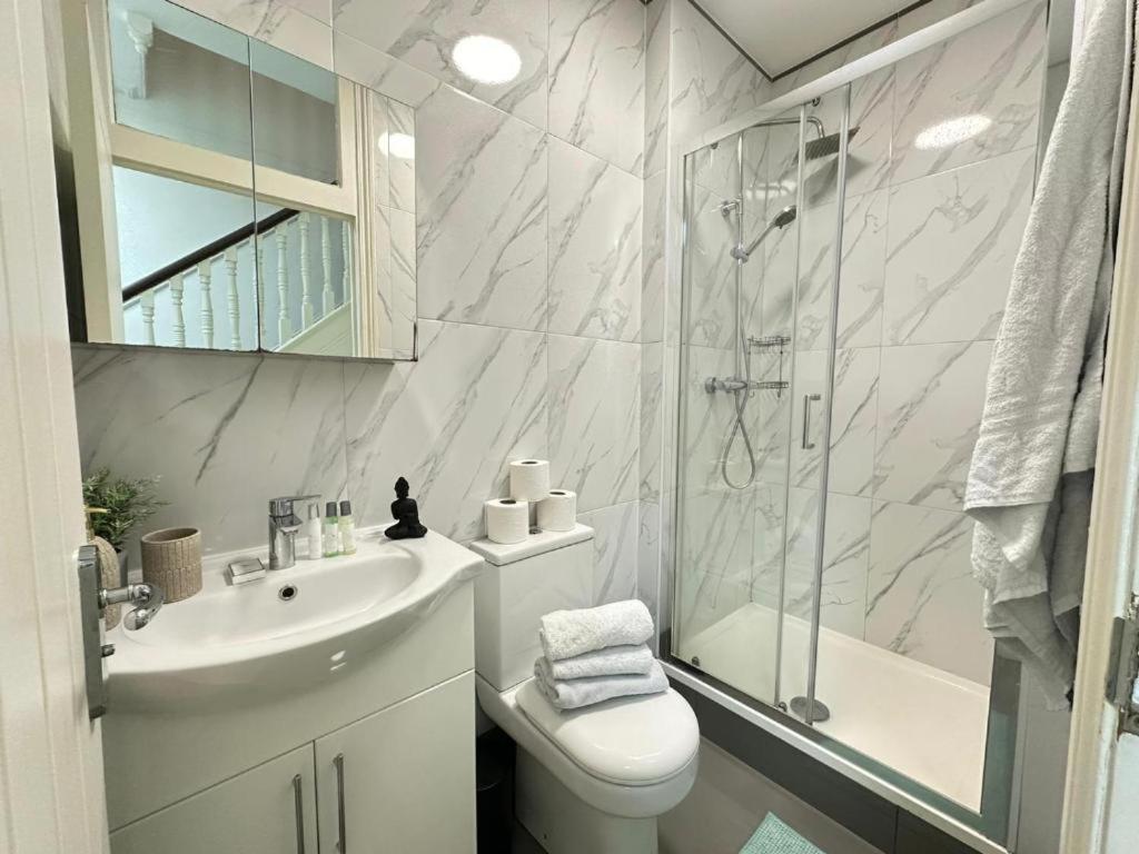Luxury Four Bedroom Near Oxford Street Apartamento *
