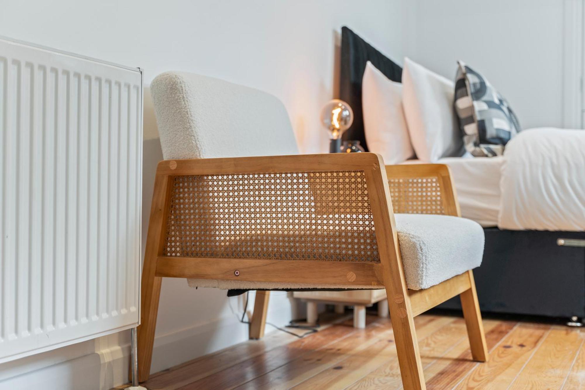 Charming 2-bed Flat With Garden In Apartamento