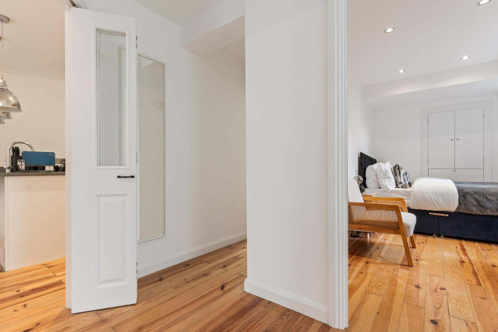 Apartamento Charming 2-bed Flat With Garden In *