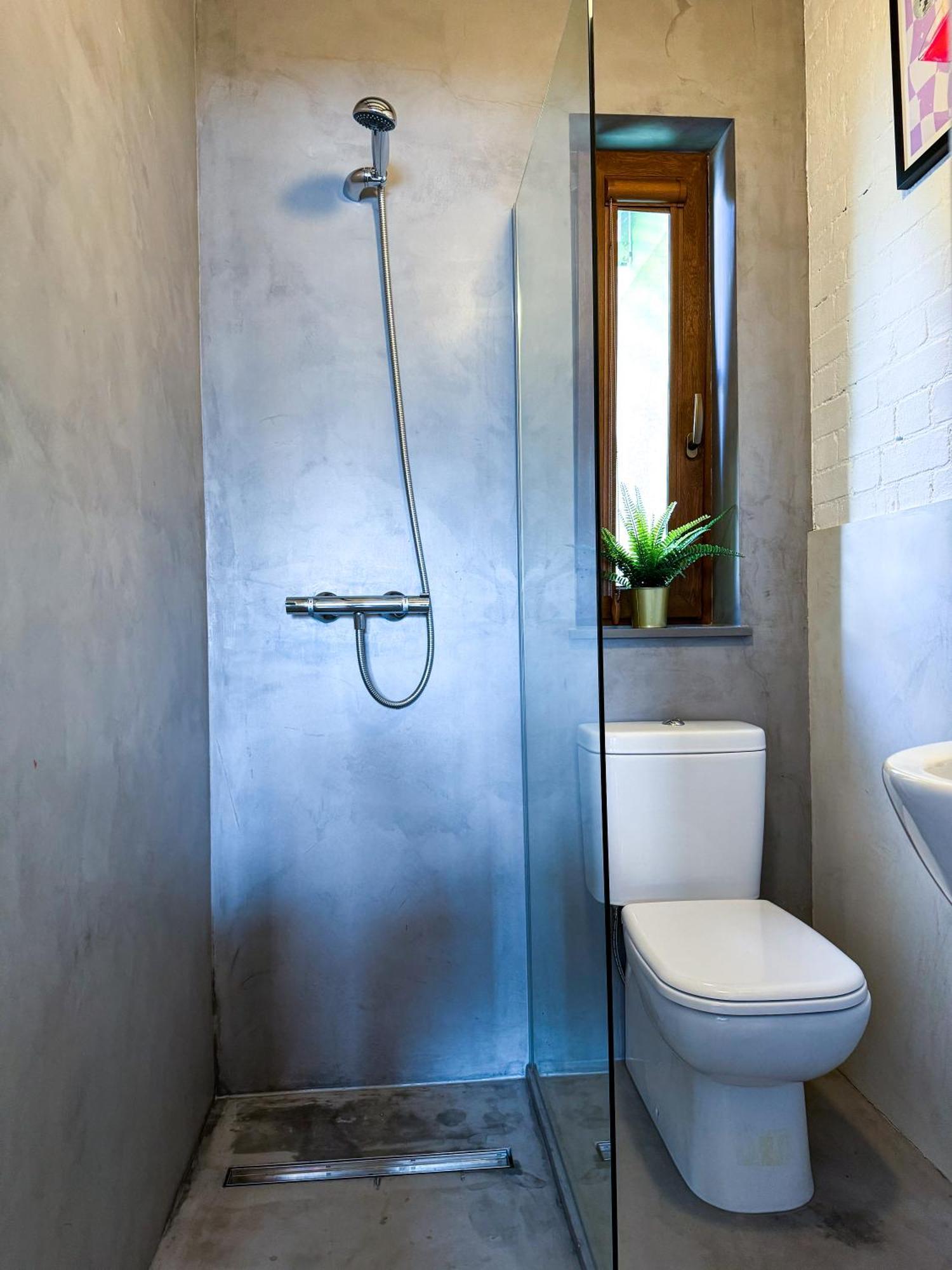 Unique With Private Garden Apartment London