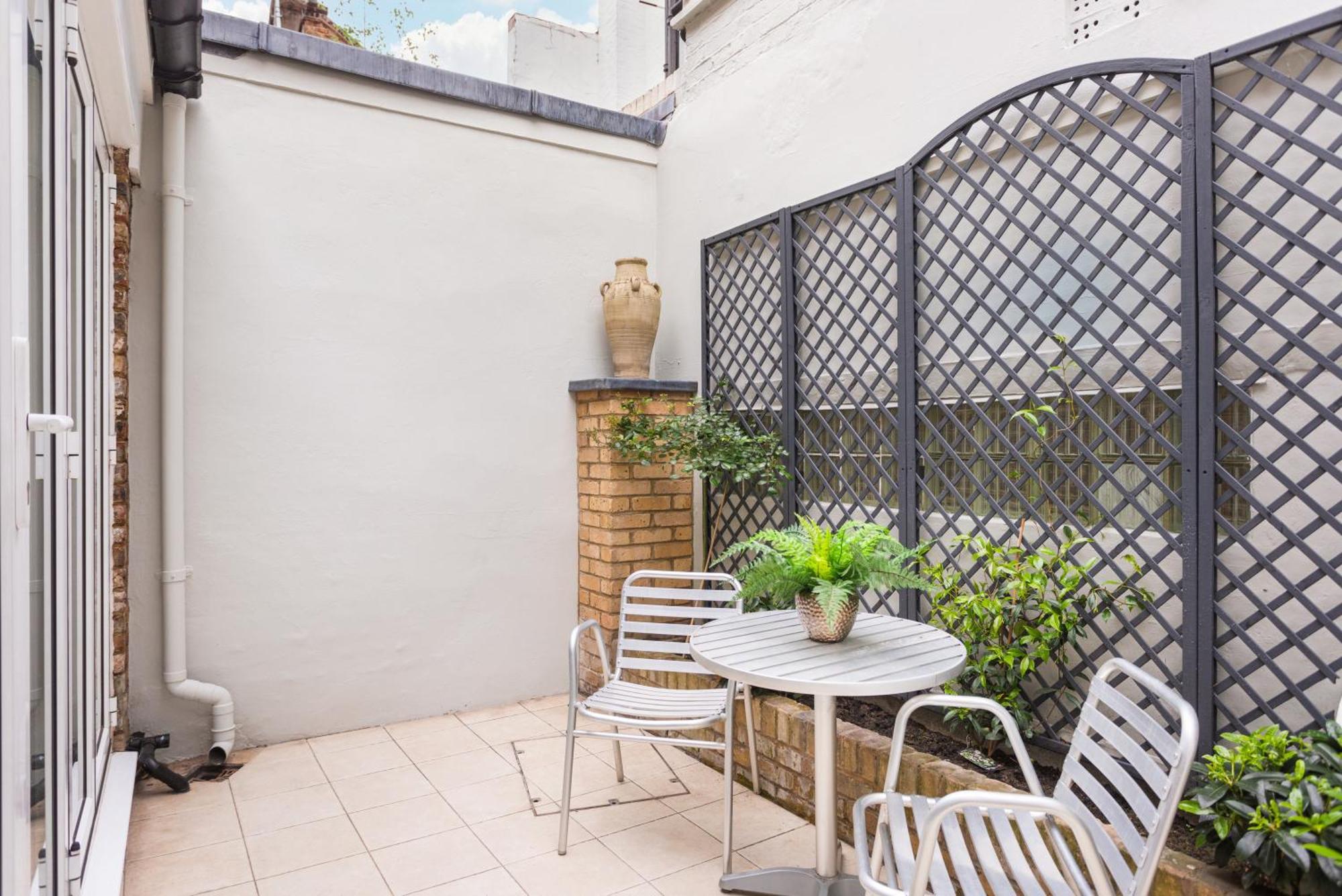 Stunning Knightsbridge 2bed Flat!